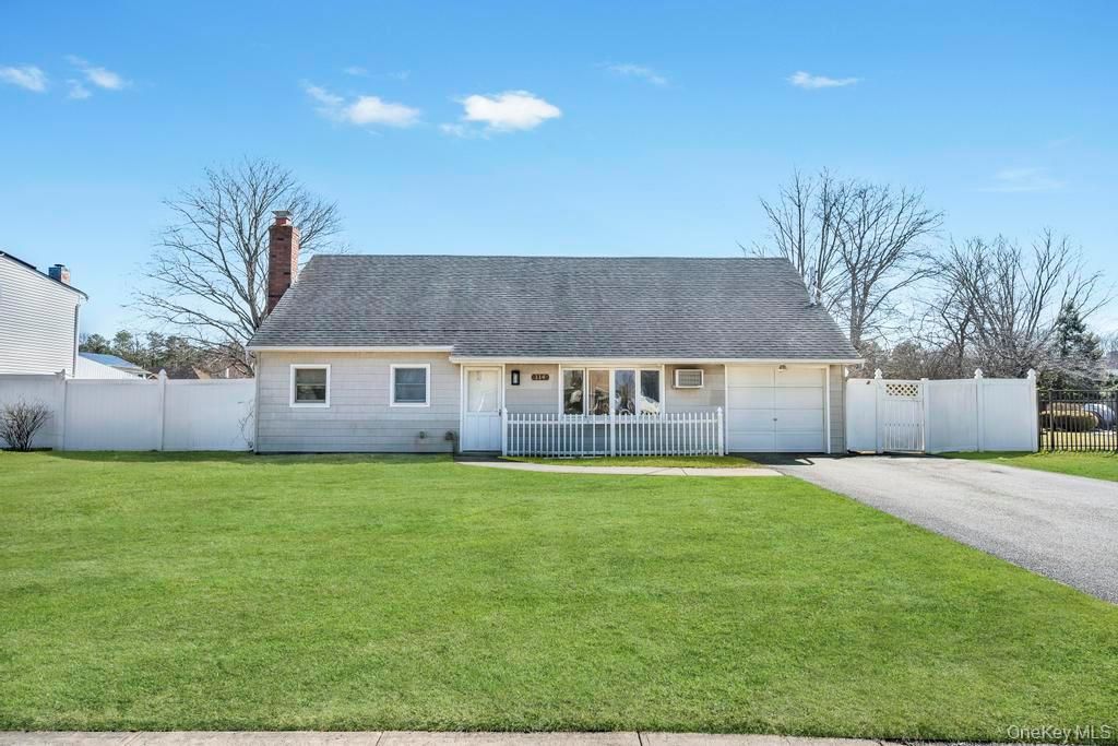 114 Norman Drive, Bohemia, NY 11716