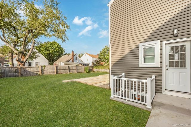 35 Park Boulevard, Malverne, NY 11565