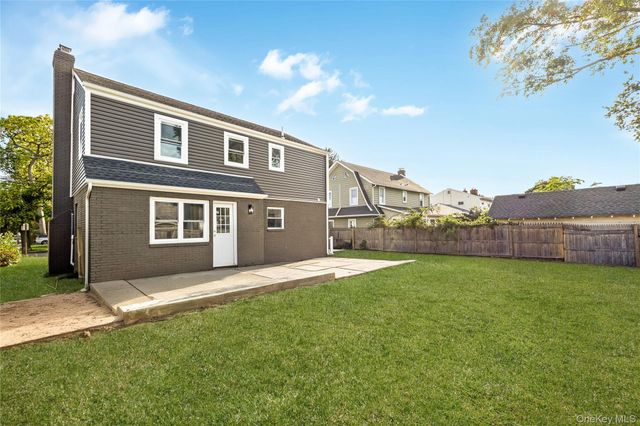 35 Park Boulevard, Malverne, NY 11565