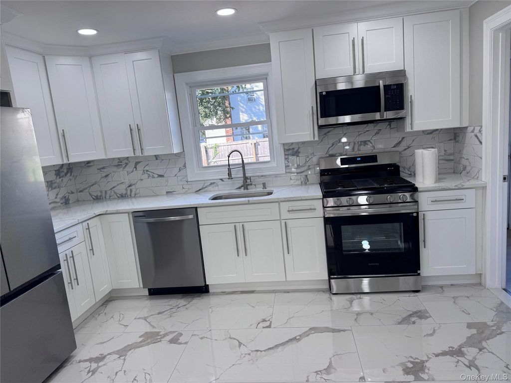 35 Park Boulevard, Malverne, NY 11565 — photo 2