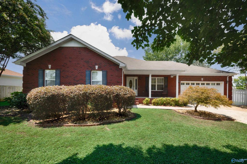 1702 Bellview Drive, Athens, AL 35611