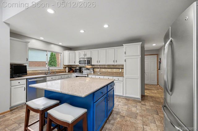 43820 Pinot Noir Drive, Sterling Heights, MI 48314