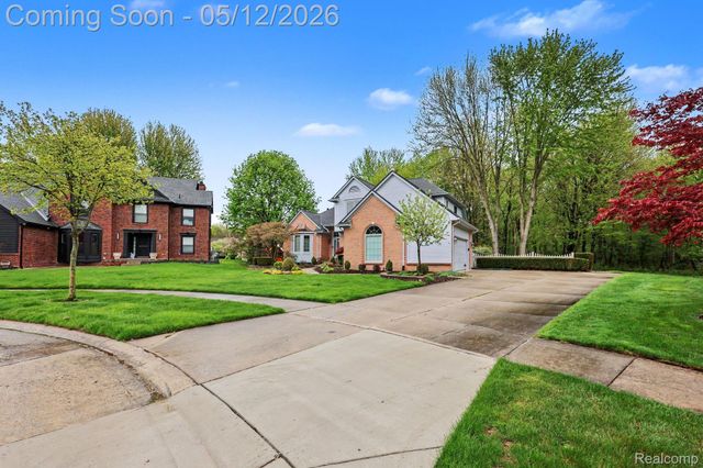43820 Pinot Noir Drive, Sterling Heights, MI 48314