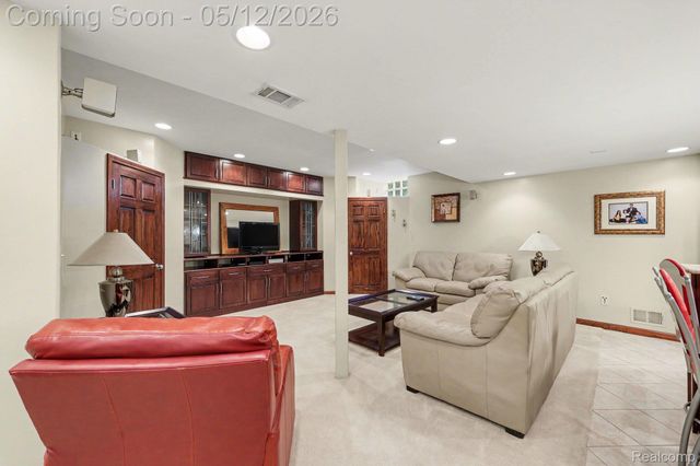 43820 Pinot Noir Drive, Sterling Heights, MI 48314