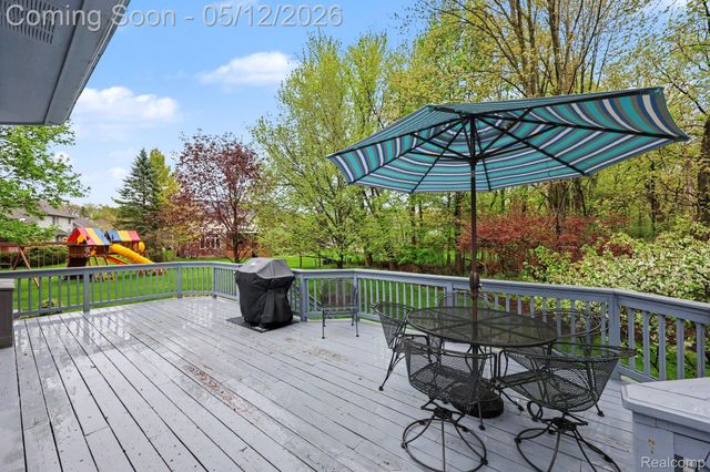 43820 Pinot Noir Drive, Sterling Heights, MI 48314