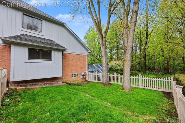 43820 Pinot Noir Drive, Sterling Heights, MI 48314