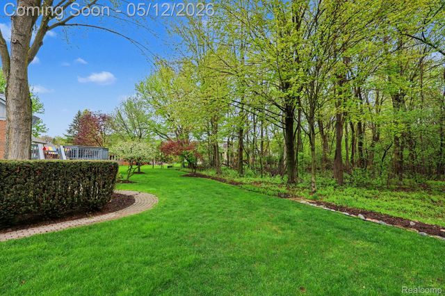 43820 Pinot Noir Drive, Sterling Heights, MI 48314