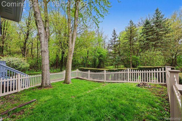43820 Pinot Noir Drive, Sterling Heights, MI 48314