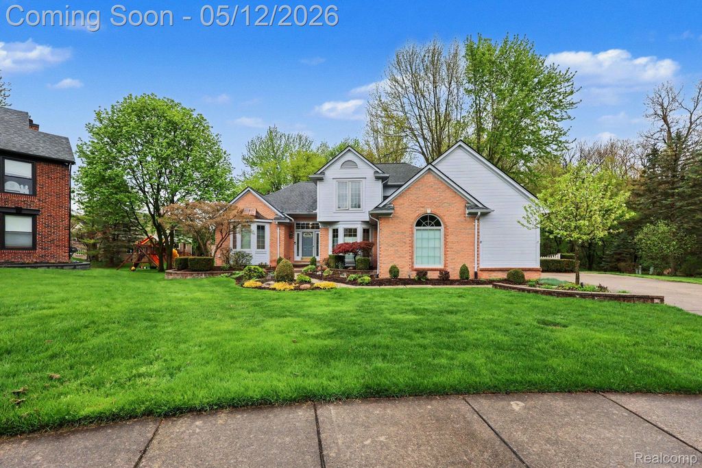 43820 Pinot Noir Drive, Sterling Heights, MI 48314