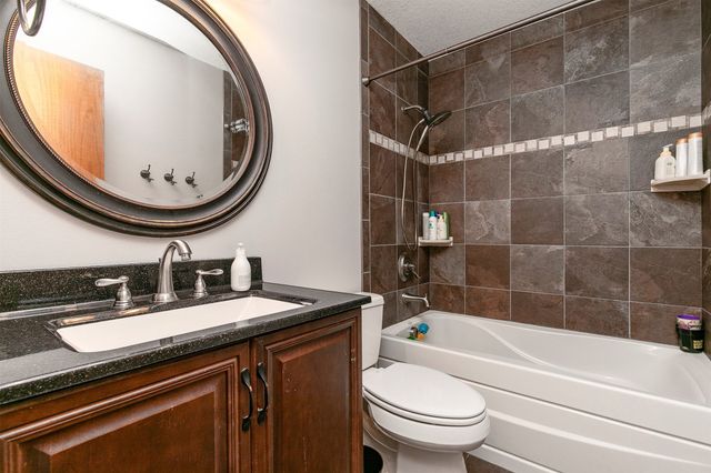 1201 NE Stone Valley Circle, Ankeny, IA 50021