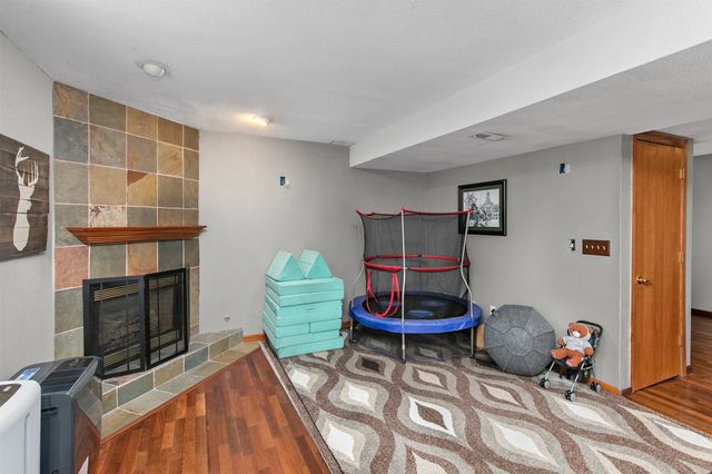 1201 NE Stone Valley Circle, Ankeny, IA 50021
