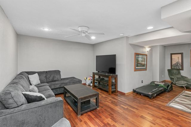 1201 NE Stone Valley Circle, Ankeny, IA 50021