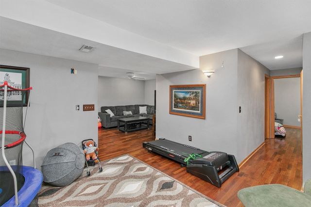 1201 NE Stone Valley Circle, Ankeny, IA 50021
