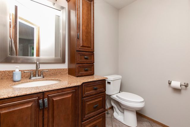 1201 NE Stone Valley Circle, Ankeny, IA 50021