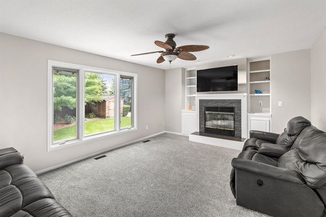 1201 NE Stone Valley Circle, Ankeny, IA 50021