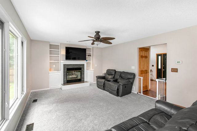 1201 NE Stone Valley Circle, Ankeny, IA 50021
