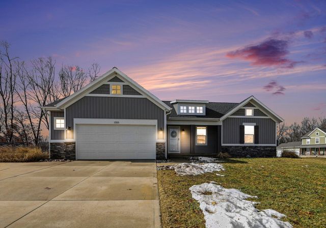 1325 Remington Drive SE, Lowell, MI 49331