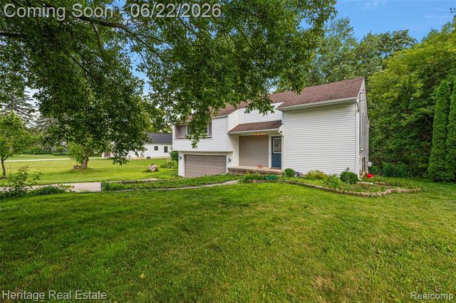 10857 Center Road, Grand Blanc, MI 48439