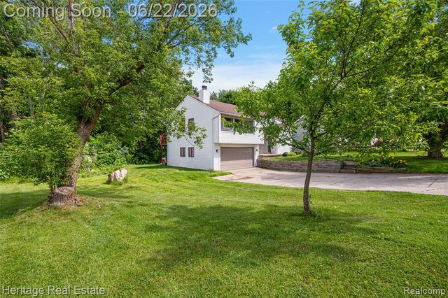 10857 Center Road, Grand Blanc, MI 48439