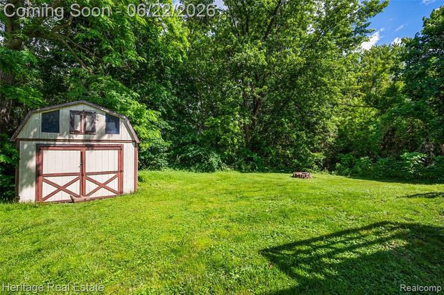 10857 Center Road, Grand Blanc, MI 48439