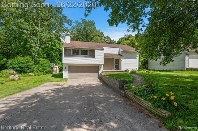 10857 Center Road, Grand Blanc, MI 48439