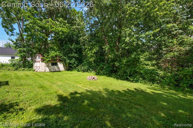 10857 Center Road, Grand Blanc, MI 48439