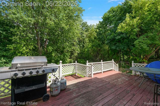 10857 Center Road, Grand Blanc, MI 48439