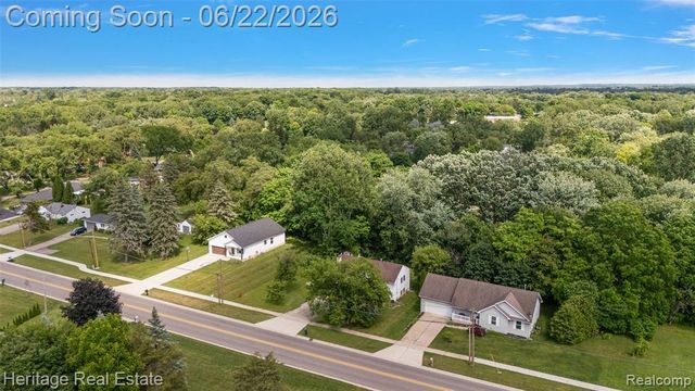 10857 Center Road, Grand Blanc, MI 48439