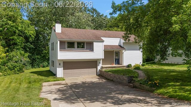 10857 Center Road, Grand Blanc, MI 48439