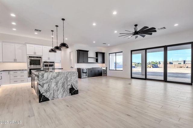 1602 E Cloud Road, Phoenix, AZ 85086