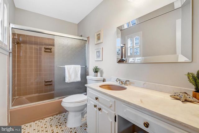 4704 SUNFLOWER DR, Rockville, MD 20853