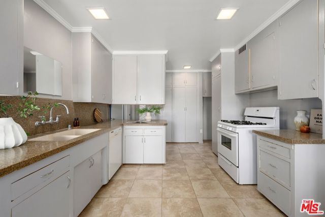 7230 Outpost Cove Drive, Los Angeles, CA 90068