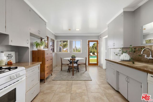 7230 Outpost Cove Drive, Los Angeles, CA 90068