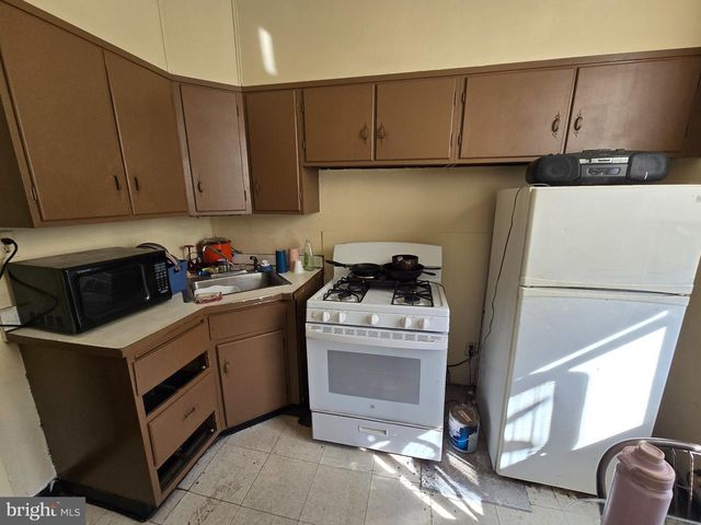 2400 W CUMBERLAND ST, Philadelphia, PA 19132