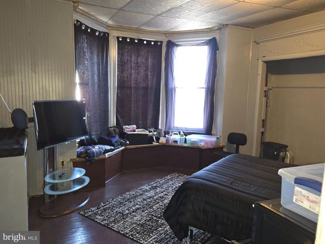 2400 W CUMBERLAND ST, Philadelphia, PA 19132