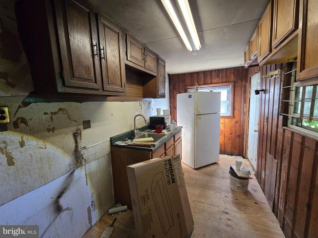 2400 W CUMBERLAND ST, Philadelphia, PA 19132