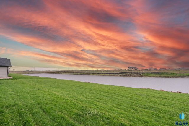 1137 E Thompson Pl Place, Tea, SD 57064