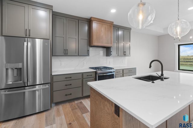 1137 E Thompson Pl Place, Tea, SD 57064