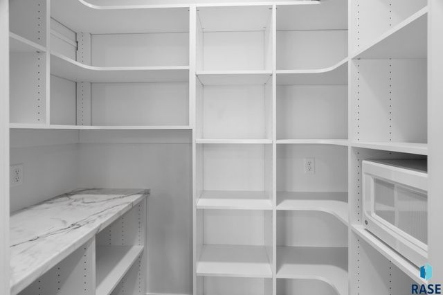 1137 E Thompson Pl Place, Tea, SD 57064