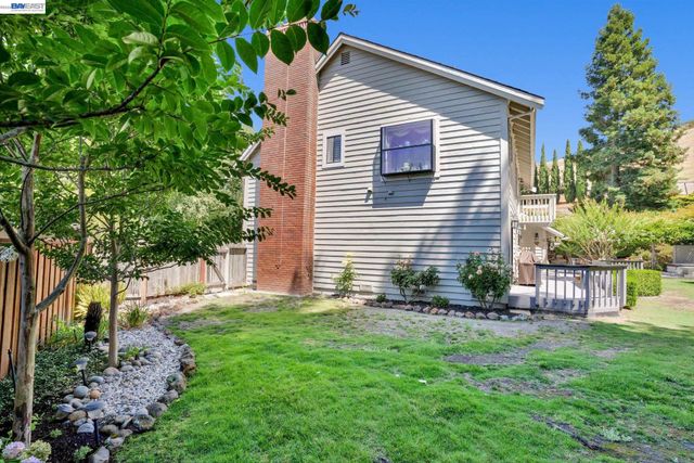 28 Harrington Rd, Moraga, CA 94556