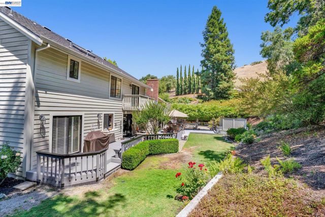28 Harrington Rd, Moraga, CA 94556