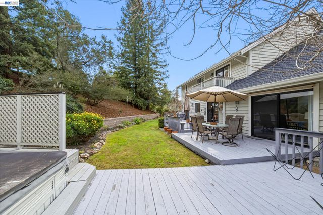 28 Harrington Rd, Moraga, CA 94556