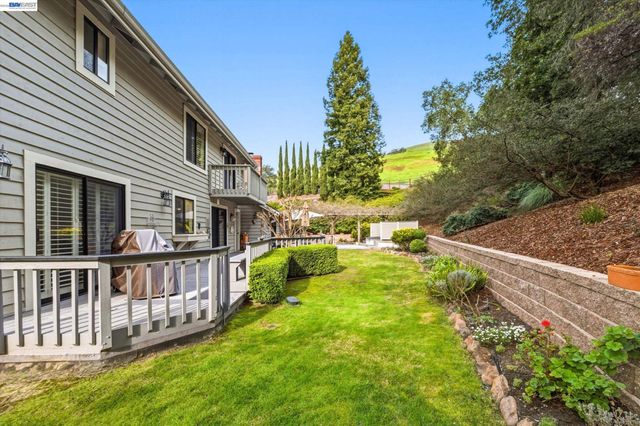 28 Harrington Rd, Moraga, CA 94556