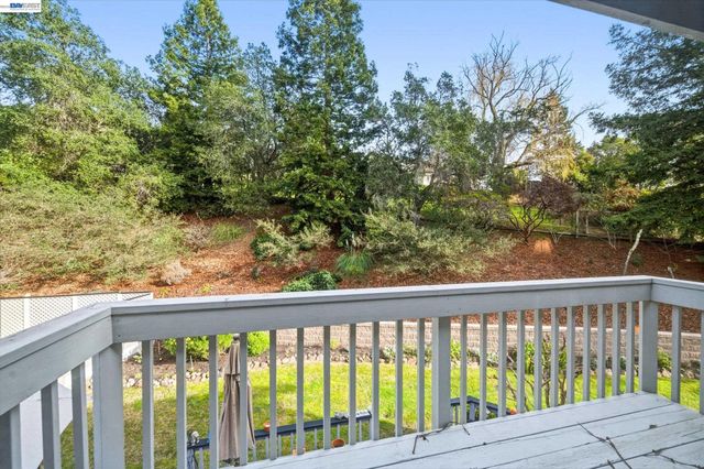 28 Harrington Rd, Moraga, CA 94556