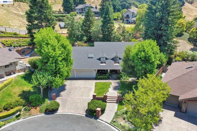 28 Harrington Rd, Moraga, CA 94556
