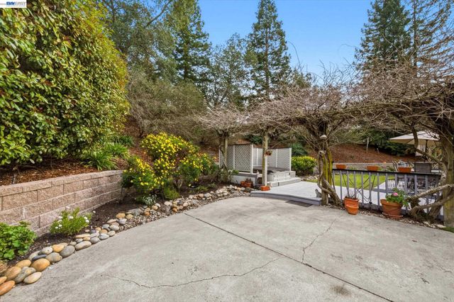 28 Harrington Rd, Moraga, CA 94556