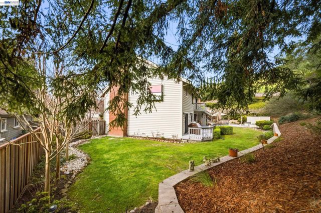 28 Harrington Rd, Moraga, CA 94556