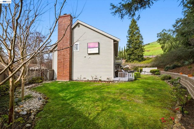 28 Harrington Rd, Moraga, CA 94556