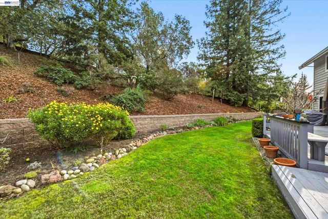 28 Harrington Rd, Moraga, CA 94556