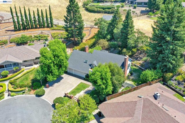 28 Harrington Rd, Moraga, CA 94556